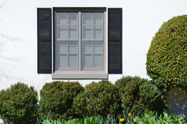 Huis raam — Stockfoto