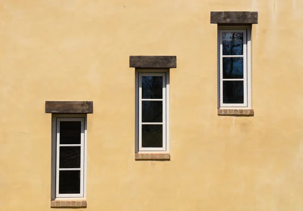Tre fönster — Stockfoto