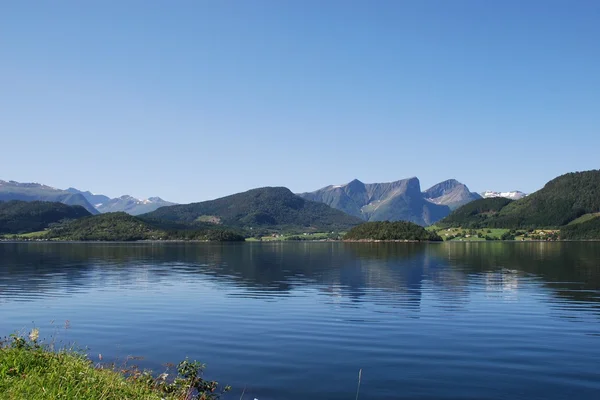 Uitzicht over de fjord, moldefjord in Noorwegen, meer og romsdal — Stockfoto
