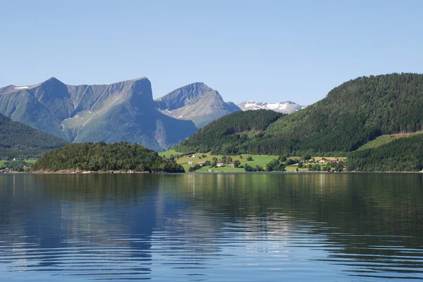 Utsikt över fjorden, moldefjord i Norge, mer og romsdal — Stockfoto