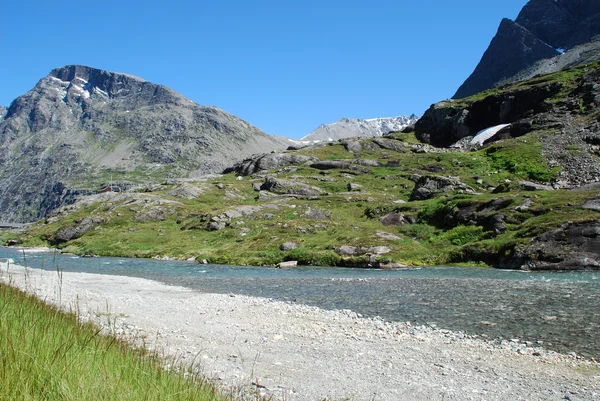 Trollstigen より多くの og ムーレ ・ オ ・、ノルウェーの川 — ストック写真