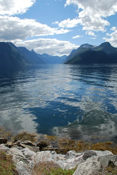 Nézd át a fjord sunnylvsfjorden Norvégia több og romsdal — Stock Fotó