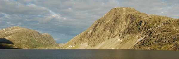 Fjällsjö - djupvatnet sjön, mer og romsdal, Norge — Stockfoto