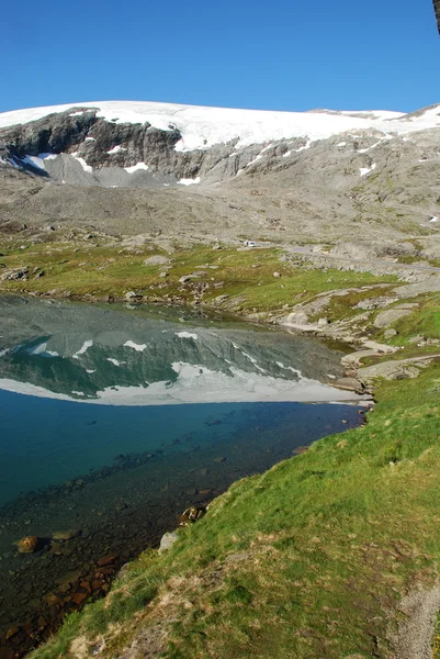 Horské jezero - jezero djupvatnet og romsdal, Norsko — Stock fotografie