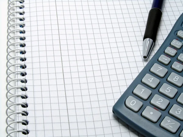 Calculadora em caderno de papel quadrado — Fotografia de Stock