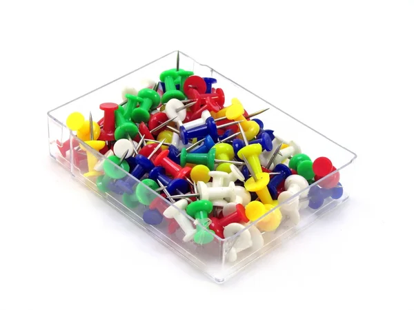 Kleurrijke thumbtacks in een doos — Stockfoto
