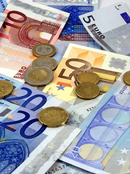 Notas e moedas em euros — Fotografia de Stock