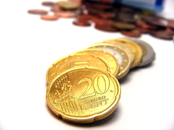 Een close up van euro-muntstukken — Stockfoto