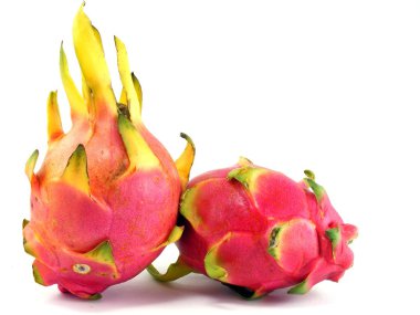 beyaz arka planda ejderha meyvesi