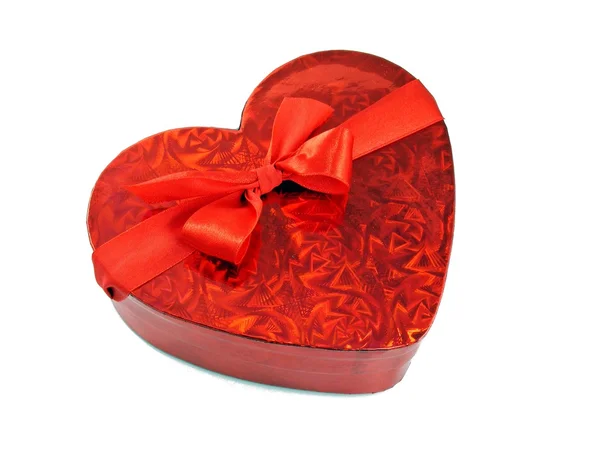 光沢のある赤色愛赤いリボン付きハート ギフト ボックス — ストック写真