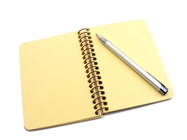 Ein leeres Notizbuch auf weißem Hintergrund — Stockfoto