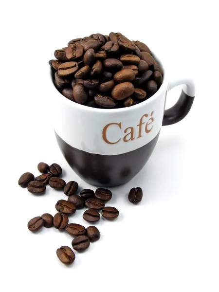Färska kaffebönor i en kopp — Stockfoto