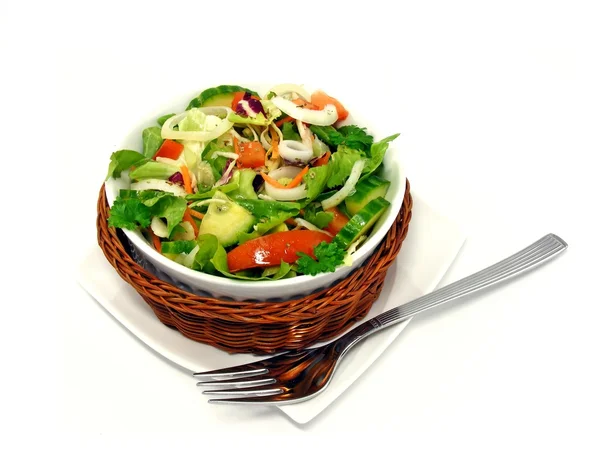 Un'insalata mista in un cestino — Foto Stock