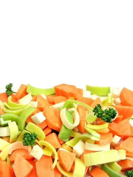 Verduras frescas picadas sobre fondo blanco —  Fotos de Stock