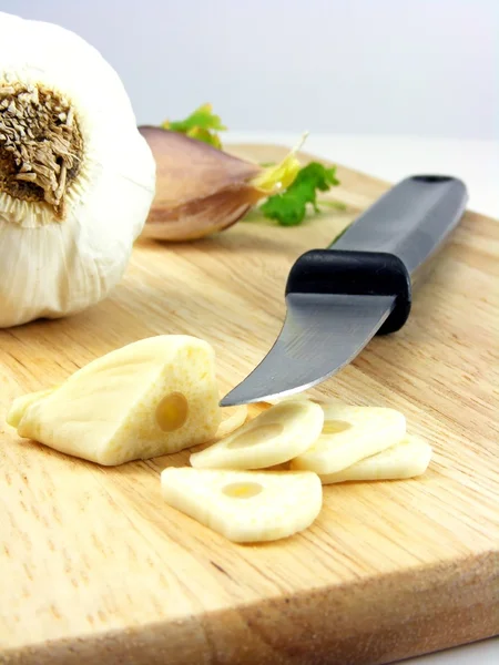 Fresh sliced garlic — Stock Photo, Image