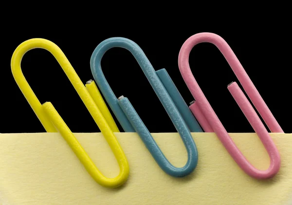 Paperclip on a note — Stock Photo, Image