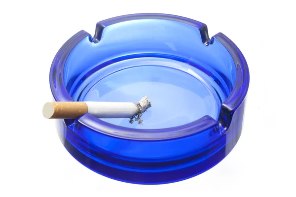 Sigaret en asbak — Stockfoto