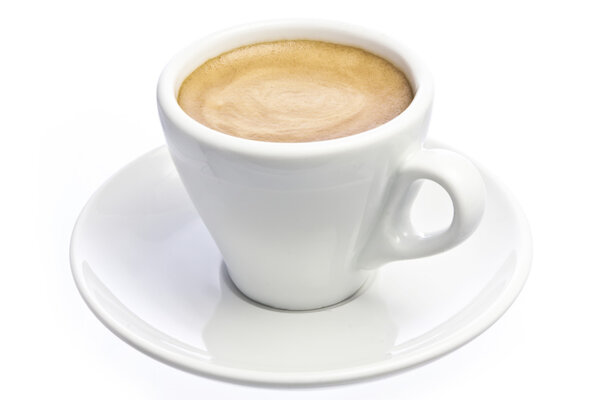 Чашка эспрессо кофе изолированы над белым
