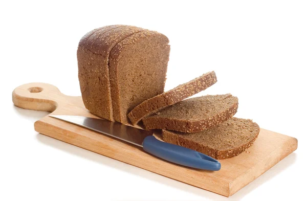 Kromki chleba żytniego deska na noże — Zdjęcie stockowe