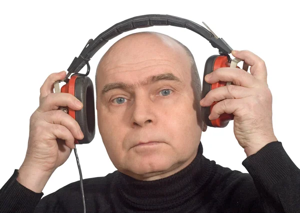 Hombre con auriculares escuchando música — Foto de Stock
