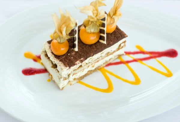 Dessert Tiramisu Dekoration Vintern Körsbär Och Choklad — Stockfoto