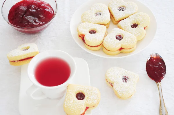 Fruit tea and biscuits — Stock Photo, Image