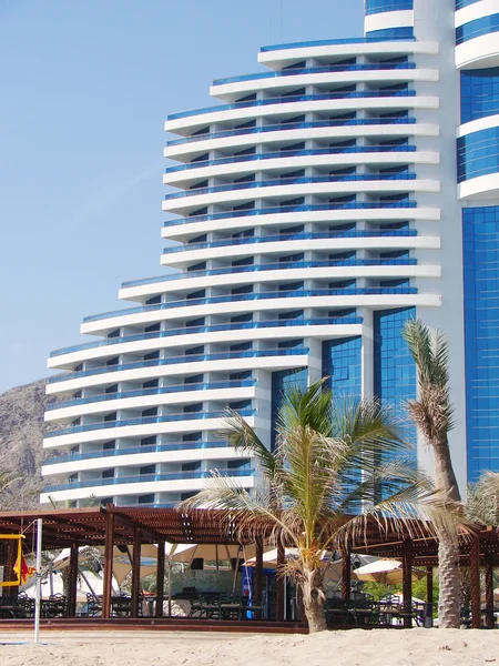 Hotelgebäude am Strand — Stockfoto