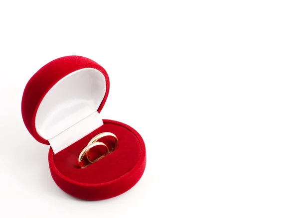 Γαμήλιο δαχτυλίδι σε ένα κιβώτιο δώρων με — Φωτογραφία Αρχείου