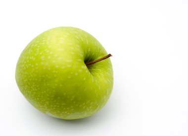 Beyaz arka planda olgun yeşil elma