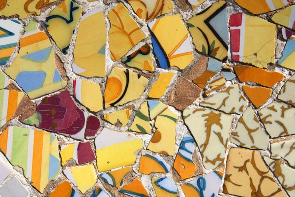 Colorful mosaic in Antoni Gaudi's Park Guell — Stock Photo, Image
