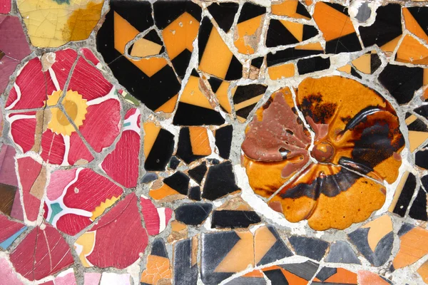 Kolorowa mozaika w parku Guell w Antonim Gaudiego — Zdjęcie stockowe