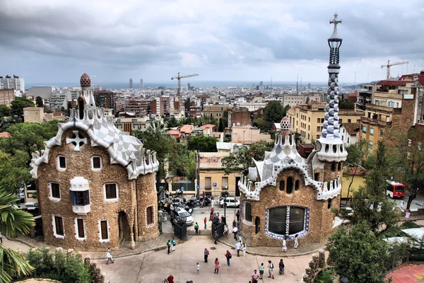 Barcelona skyline, ciudad en España. Incluyendo vista parcial de Park Güell . —  Fotos de Stock