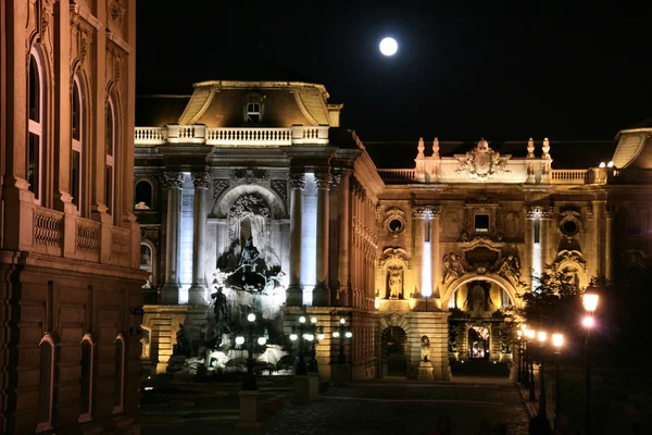 Fuente Matthias y Palacio de Budapest — Foto de Stock