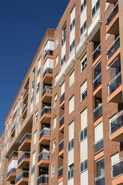 Espanhol apartamento edifício — Fotografia de Stock