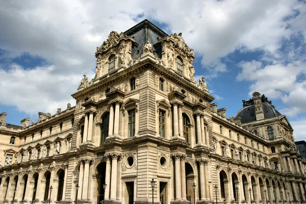 Лувр, Париж — стоковое фото
