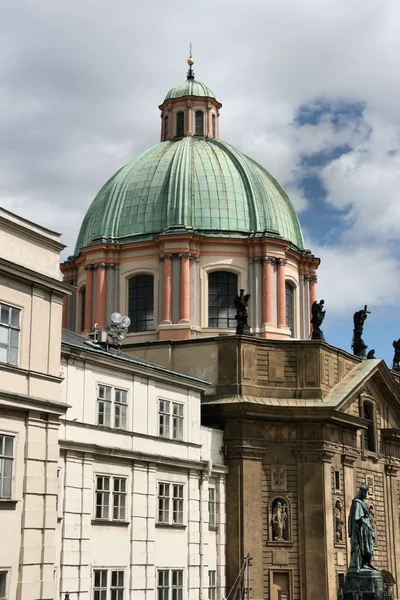 Pražský kostel — Stock fotografie