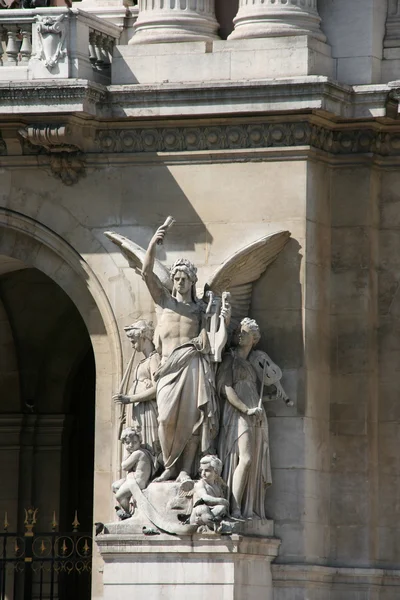 Скульптура в Парижі — стокове фото