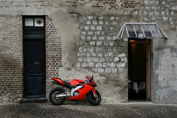 Piros motorkerékpár — Stock Fotó