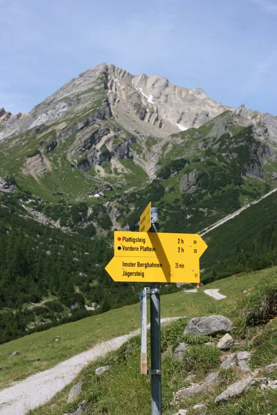Trilha alpina — Fotografia de Stock