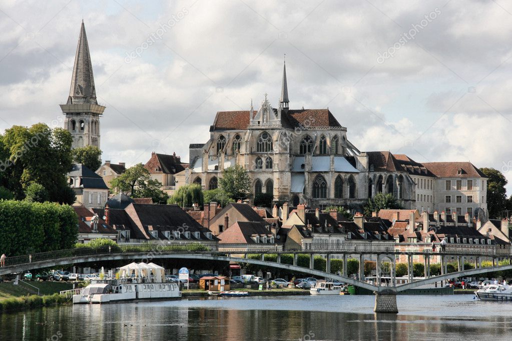 Auxerre Stockfotografie lizenzfreie Fotos © tupungato 4475091