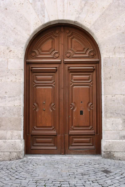 Старая дверь, Вальядолид — стоковое фото