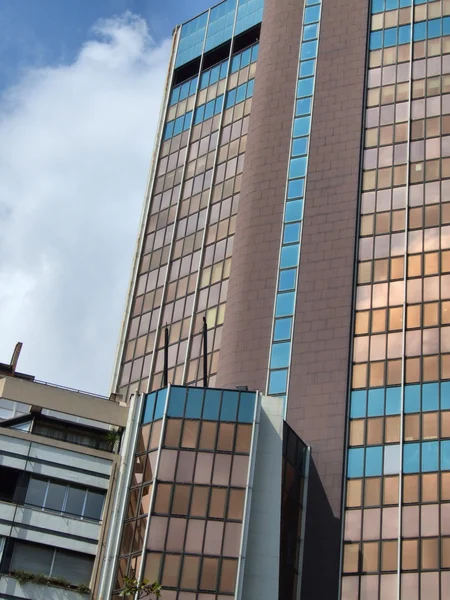 Будівля центральної офісної вежі — стокове фото