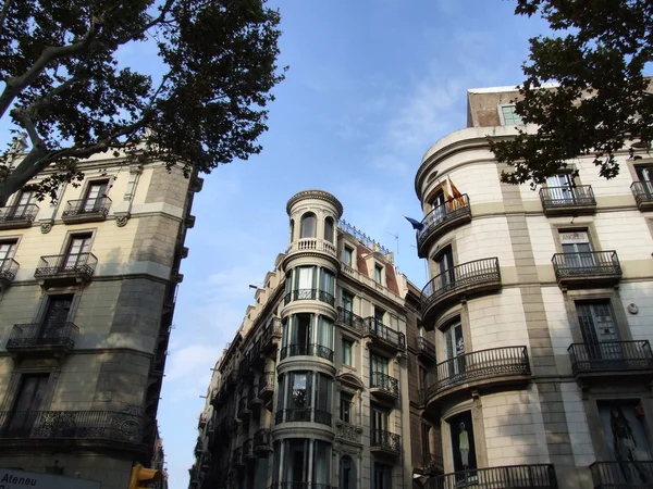 バルセロナの中心部に異常な建物 — ストック写真