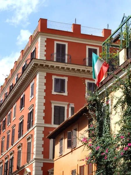 Miejskich mieszkań - malowniczej ulicy Rzymu — Zdjęcie stockowe