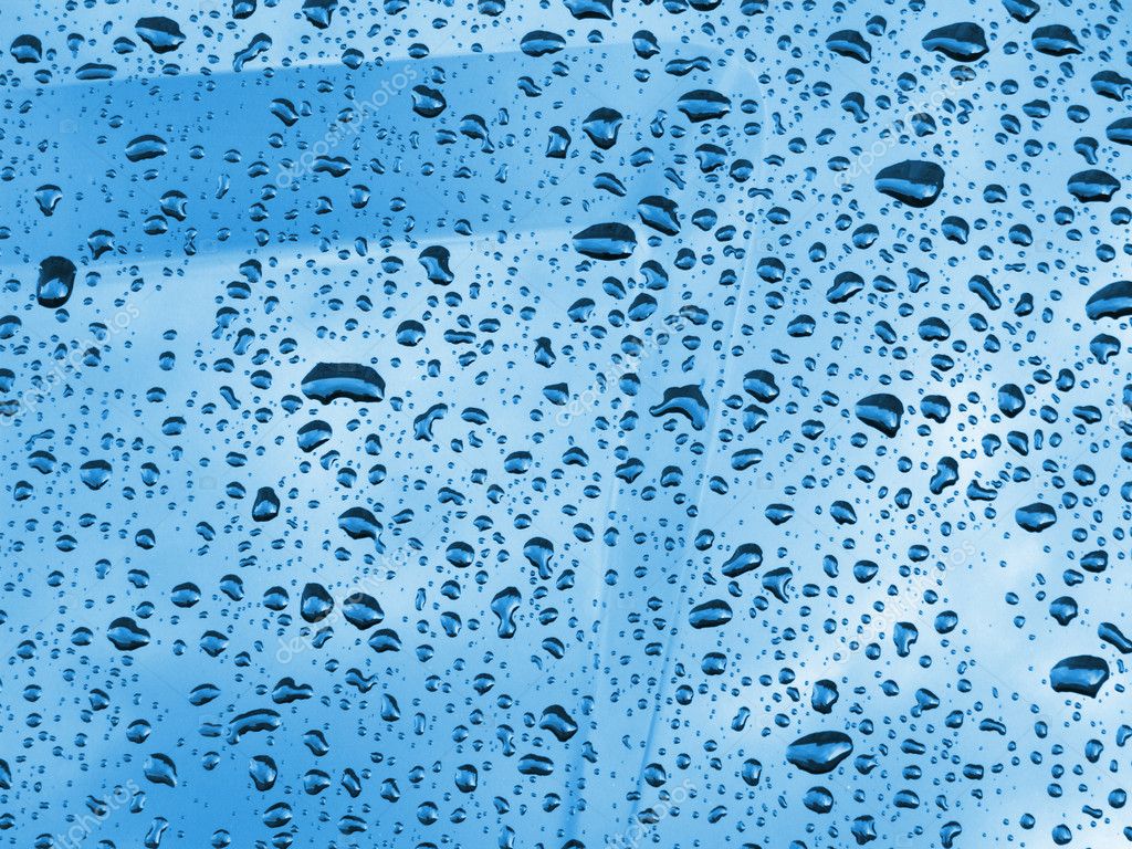 透明な水が落ちる ストック写真 C Tupungato