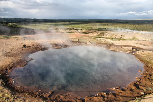Исландский горячий источник — стоковое фото