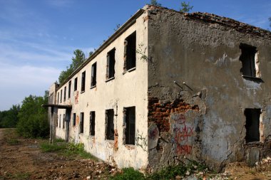 terk edilmiş bir ofis binası