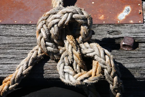 Старая веревка — стоковое фото