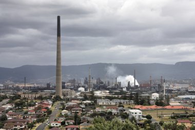 Wollongong, yeni Güney Galler, Avustralya. Endüstriyel mimari. Fabrika bacaları, üretim tesisi.