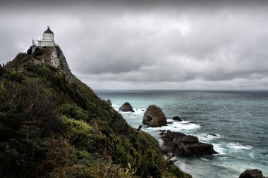 Nugget nokta - in Yeni Zelanda otago bölgesinde ikonik ılık. Hava yağmurlu. HDR fotoğraf.